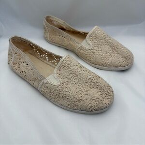 Cream Crochet Slip-On Flats Boho Grandmacore VTG Inspired Size 9.5 Airwalk 🧡